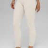 Alosoft High-Waist 7/8 Highlight Legging — Color hueso