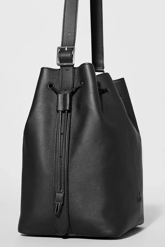 Bolso Alo Balance Bucket - Cuero negro