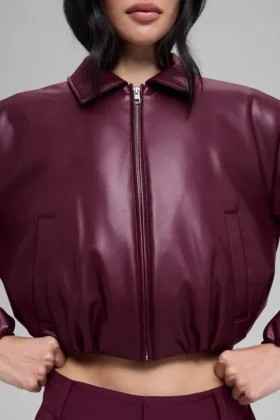 Bomber corto «Premier» de imitación de cuero – Burdeos