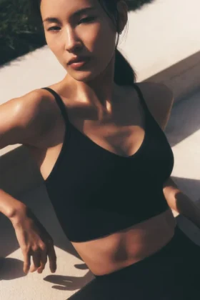 Bralette «Delight» de modal acanalado sin costuras - Negro
