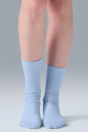 Calcetines unisex de caña media «Understated» – Azul concha