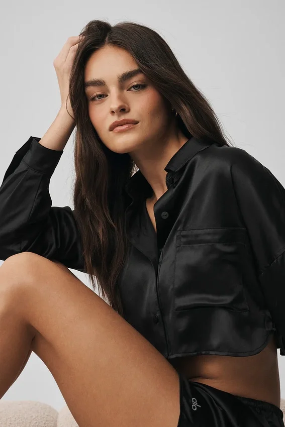 Camisa corta de manga larga con botones «Silk Luminous» — Negro