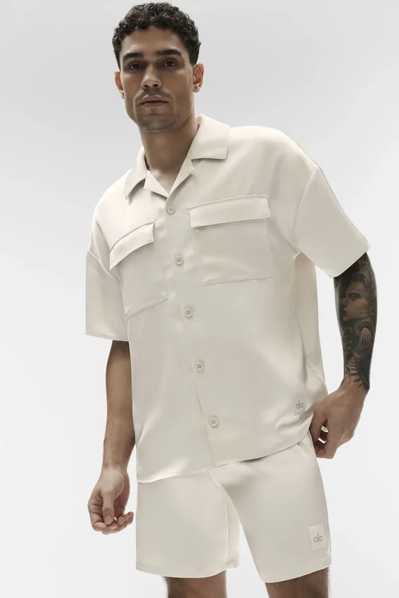 Camisa de manga corta abotonada «Satin Horizon» - Color hueso