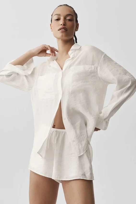 Camisa de manga larga con botones «Golden Hour», semitransparente — Marfil