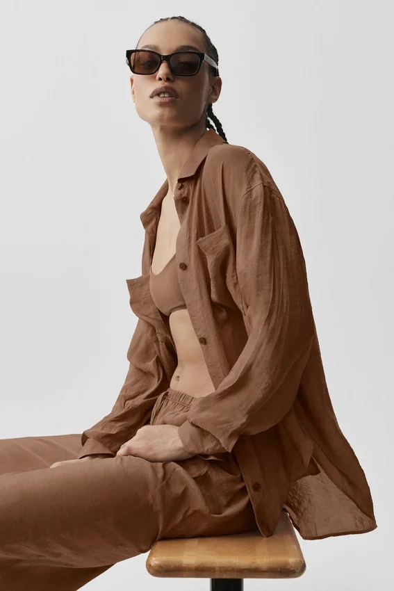 Camisa de manga larga con botones «Golden Hour», semitransparente — Marrón «Sun Kissed»