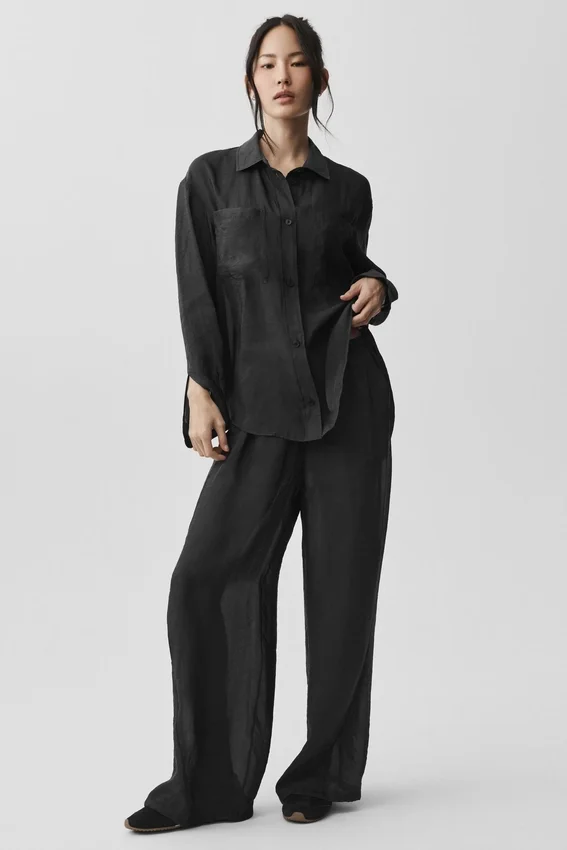 Camisa de manga larga con botones «Golden Hour» semitransparente — Negro