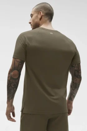 Camiseta de manga corta con cuello redondo Alo Vapor – Olive Tree