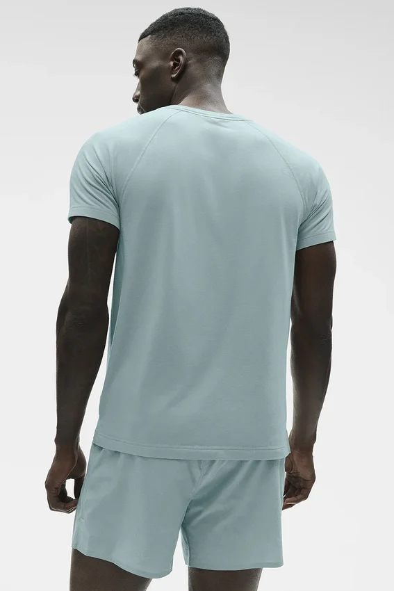 Camiseta de manga corta con cuello redondo Alo Vapor - Salvia del desierto