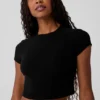 Camiseta de manga corta cropped con cuello acanalado Sea Coast - Negro
