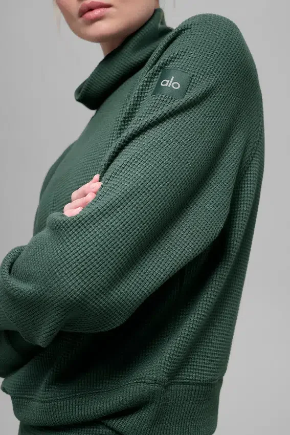 Camiseta de manga larga con cuello alto «Weekend Escape» de tejido waffle - Verde trébol