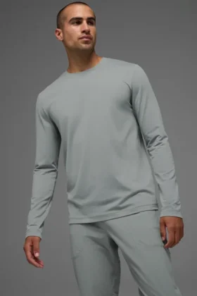 Camiseta de manga larga con cuello redondo Conquer Reform – Gris lunar