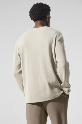 Camiseta de manga larga con cuello redondo «Elevate Waffle» – Color hueso