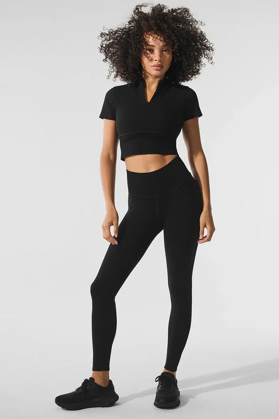 Camiseta de pantalones cortos de manga corta, sin costuras, cálida y mullida para el invierno — Negro