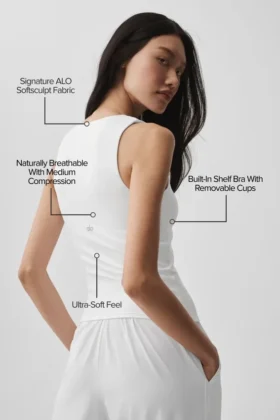 Camiseta de tirantes con sujetador integrado Alo Softsculpt No Nonsense – Blanco