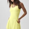 Camiseta de tirantes con sujetador integrado Alo Softsculpt «No Nonsense» — Color «Sunshine»