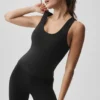 Camiseta de tirantes con sujetador integrado Alo Softsculpt No Nonsense - Negro