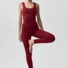 Camiseta de tirantes con sujetador integrado Alo Softsculpt «No Nonsense» - Rojo «Summer Romance»