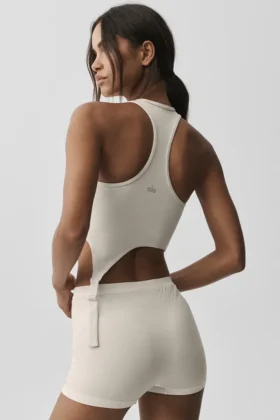Camiseta sin tirantes Revelation de Alosoft acanalado – Oat Milk