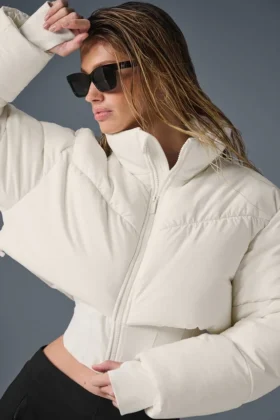 Chaqueta acolchada con corte corsé Main Act – Marfil/Marfil