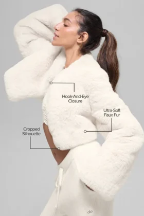 Chaqueta corta chic de piel sintética – Marfil