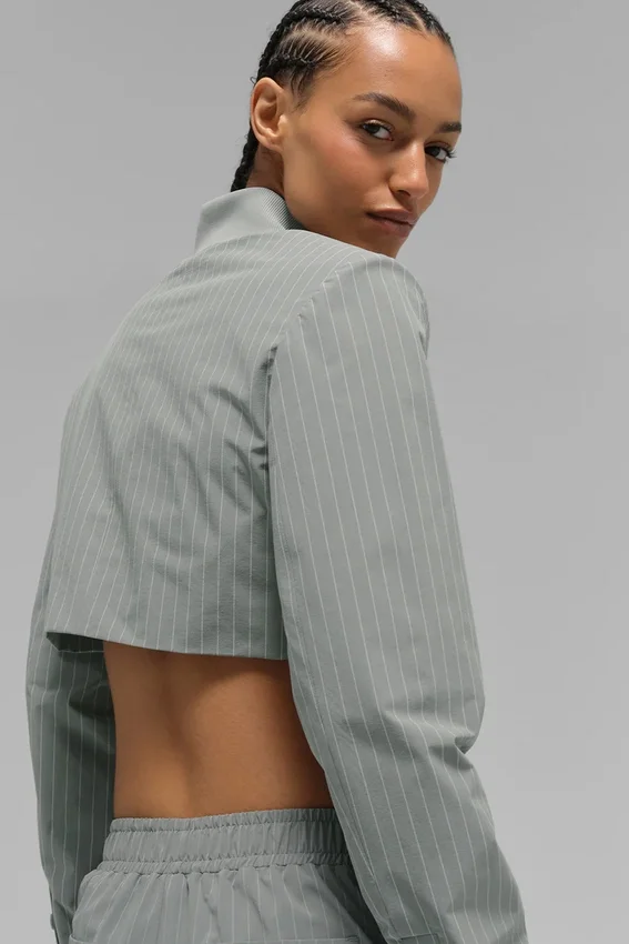 Chaqueta corta con cremallera completa «Main Character» a rayas finas - Gris lunar/Blanco