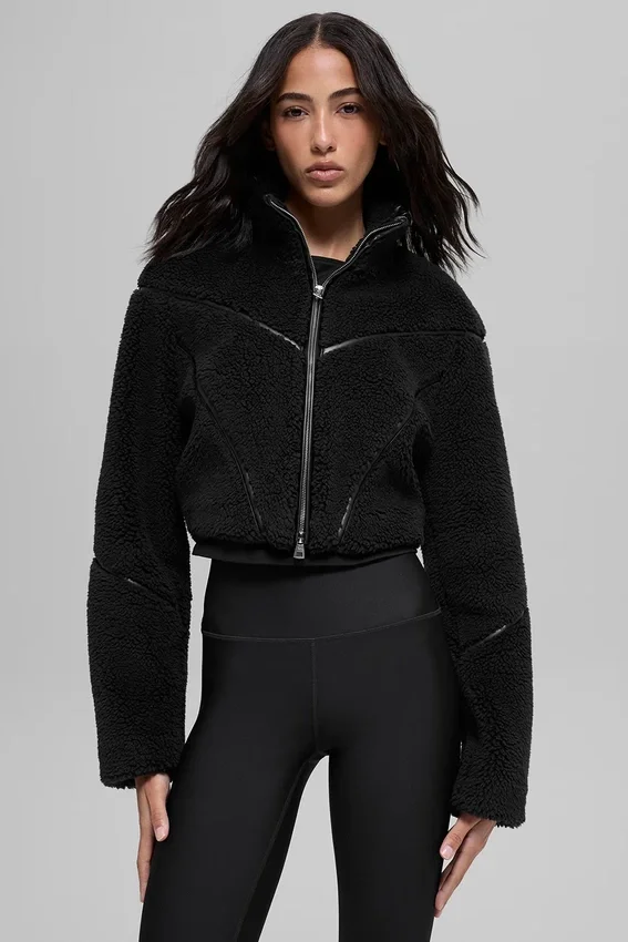 Chaqueta corta de felpa con corte en diagonal - Negro