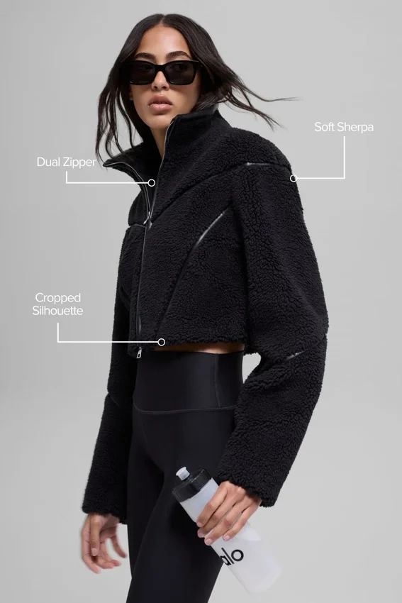 Chaqueta corta de felpa con corte en diagonal - Negro