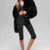 Chaqueta corta de peluche de imitación opulenta - Negro