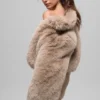 Chaqueta corta de piel sintética opulenta - Avena