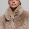 Chaqueta corta de piel sintética opulenta - Avena