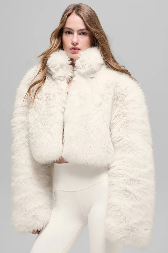 Chaqueta corta de piel sintética opulenta - Marfil
