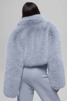 Chaqueta corta de piel sintética opulenta – Winter Frost