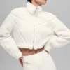 Chaqueta corta de sherpa con corte en diagonal - Marfil