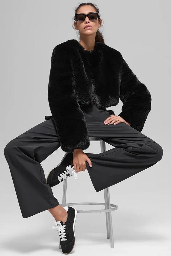 Chaqueta corta «Faux Fur Chic» - Negro
