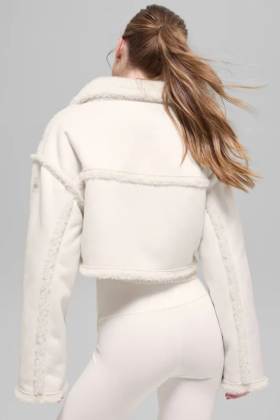 Chaqueta corta «Snowfall» de imitación de piel de oveja - Marfil