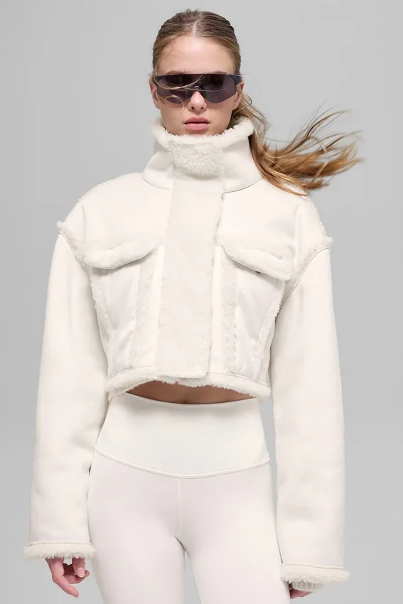 Chaqueta corta «Snowfall» de imitación de piel de oveja - Marfil