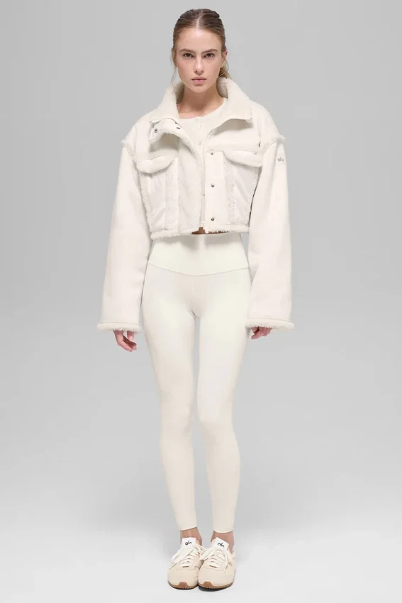 Chaqueta corta «Snowfall» de imitación de piel de oveja - Marfil