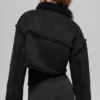 Chaqueta corta «Snowfall» de imitación de piel de oveja — Negro