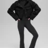 Chaqueta corta «Snowfall» de imitación de piel de oveja — Negro
