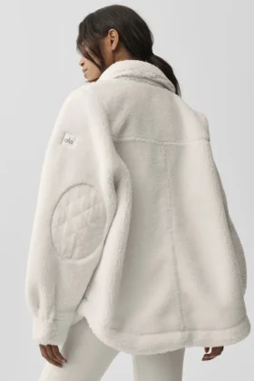 Chaqueta tipo «shacket» Sherpa Edge – Marfil