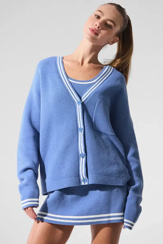 Cárdigan de jersé «Tennis Club» — Azul cristalino/Blanco