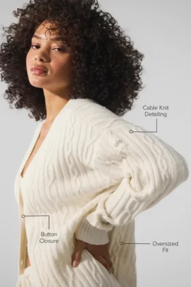 Cárdigan Winter Bliss de punto trenzado – Marfil
