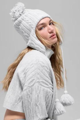 Gorro con orejeras «Winter Bliss» de punto trenzado – Gris jaspeado deportivo