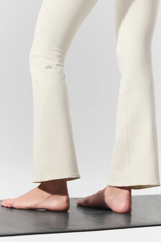 High-Waist Airbrush 7/8 Bootcut Legging — Marfil