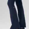 High-Waist Airbrush Legging con corte acampanado 7/8 - Azul marino