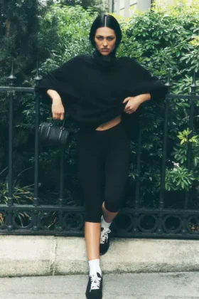 High-Waist Alosoft capri «Iconic 90'S» — Negro