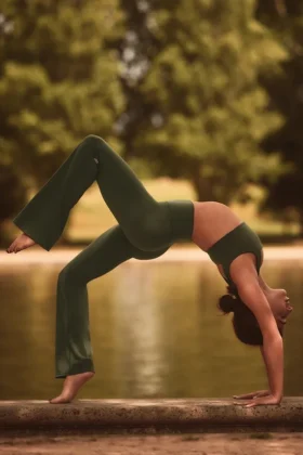 High-Waist Bootcut Leggings Alo Softsculpt – Verde oliva
