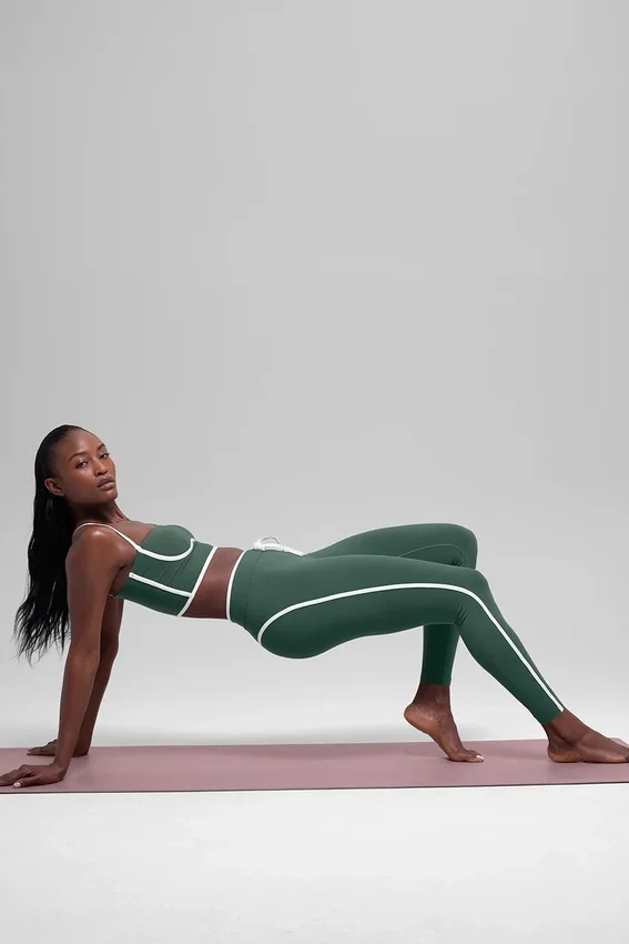 High-Waist Race Pace 7/8 Leggings con diseño Airbrush — Verde trébol/Blanco