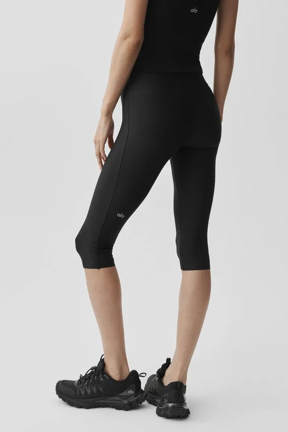 High-Waist Sleek Capri - Negro
