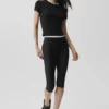 High-Waist Sleek Capri - Negro